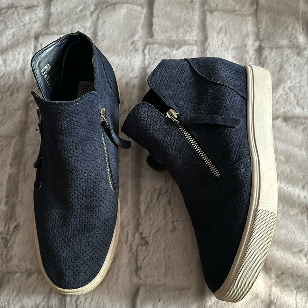 Steve Madden Caliber Womens Navy Blue Leather
Sneakers Size 9